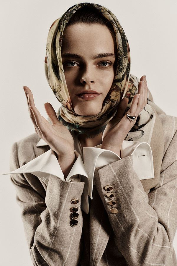 Max Mara Sartoriale oversized scarf in camel-coloured printed silk, with all-over print from the collection, draped over the garment.